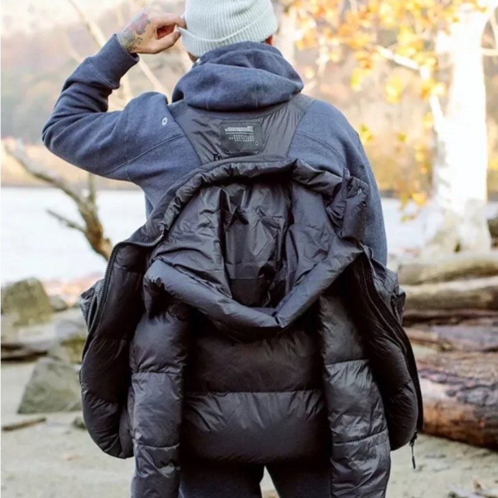 FIGS Men's Navy Blue Puffer Jacket